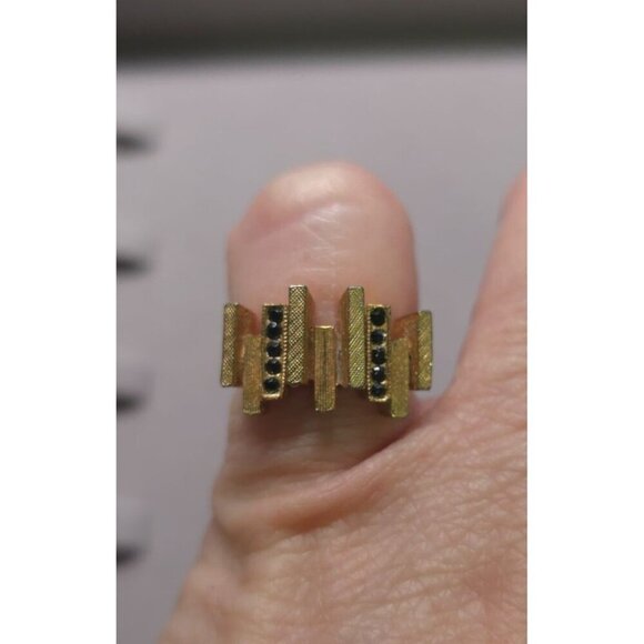 Vintage Gold-Tone Architectural Ring With Black Stone Accents Size 5-1/2 - Picture 3 of 4